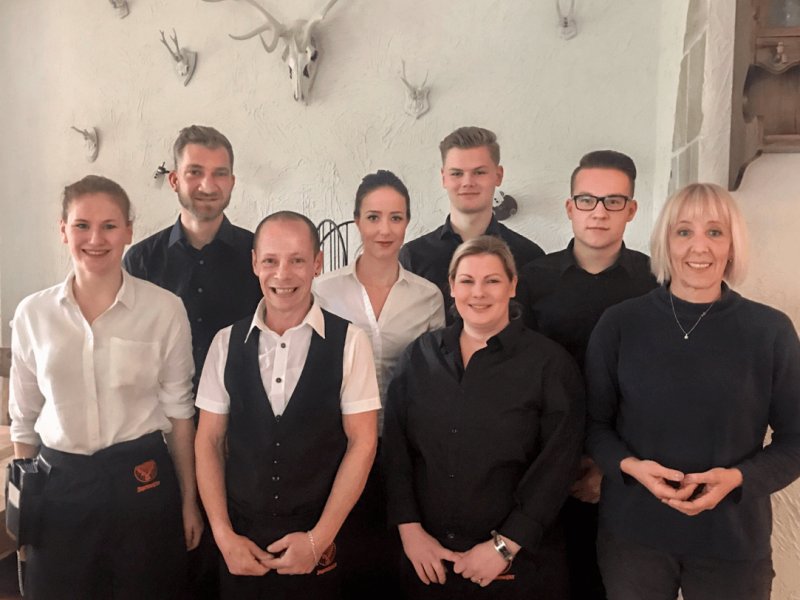 Jägerheim Team bearbeitet